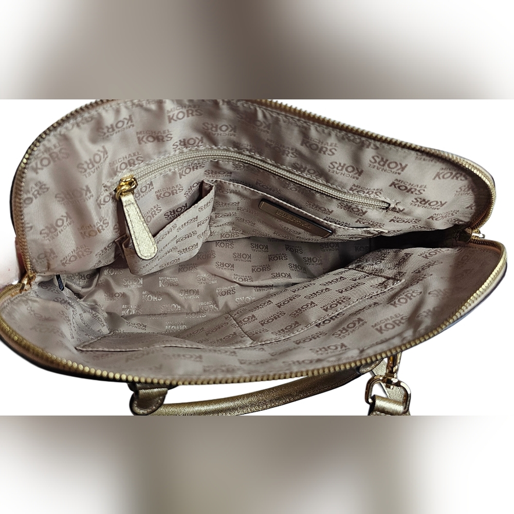 Michael Kors Cindy Large Pale Gold Dome Satchel Handbag Shoulder Tote Crossbody - Picture 9 of 12